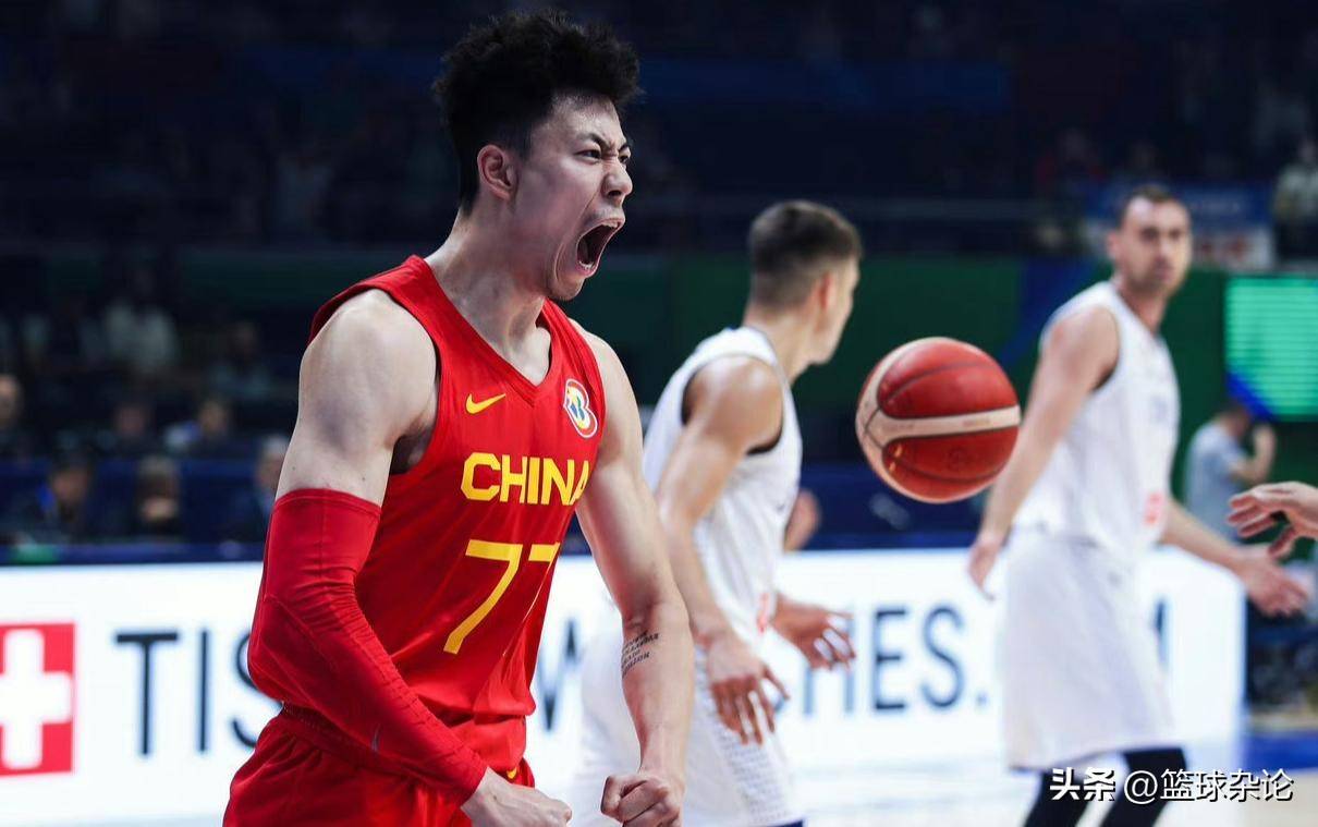 训练课后深圳男篮临场应变:世预赛节点到来;令人意外;更衣室氛围转暖(训练兵的受难北巷) 训练课后深圳男篮临场应变:世预赛节点到来;令人意外;更衣室氛围转暖(训练兵的受难北巷)