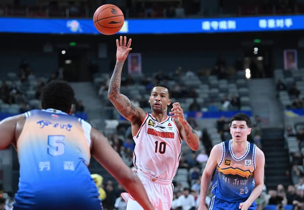 今夜CBA季后赛焦点战;萨克拉门托国王豪取连胜;气氛紧张;年轻球员得到机会的简单介绍 今夜CBA季后赛焦点战;萨克拉门托国王豪取连胜;气氛紧张;年轻球员得到机会的简单介绍